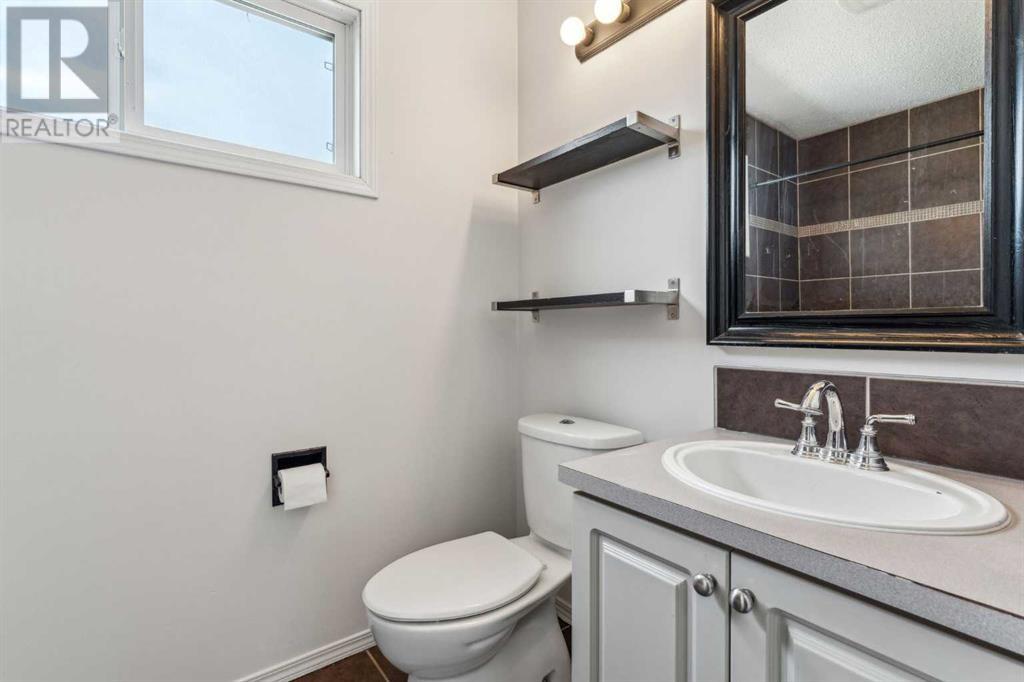 Single Family House for Sale in   Pensacola Crescent SE Penbrooke Meadows Calgary 