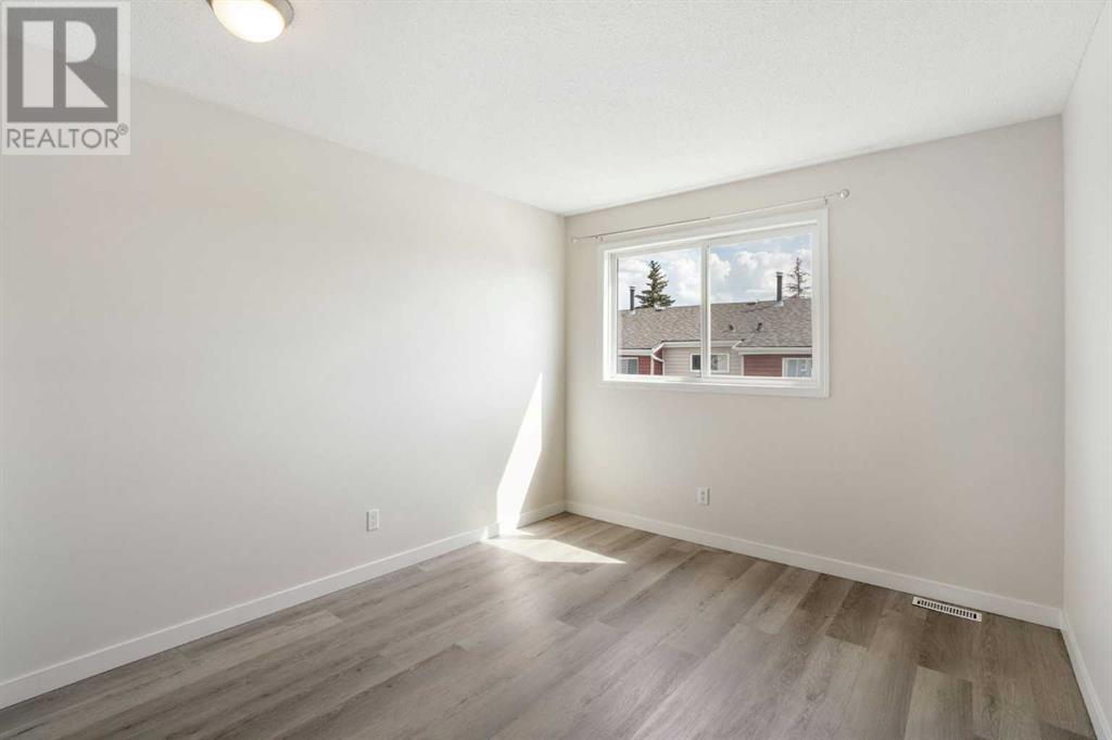 Single Family House for Sale in   Pensacola Crescent SE Penbrooke Meadows Calgary 