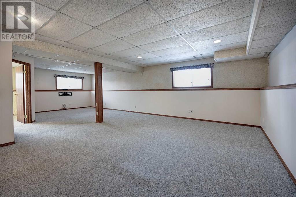 Single Family House Bi-level for Sale in  Sunridge Crescent NW Sunridge Airdrie 