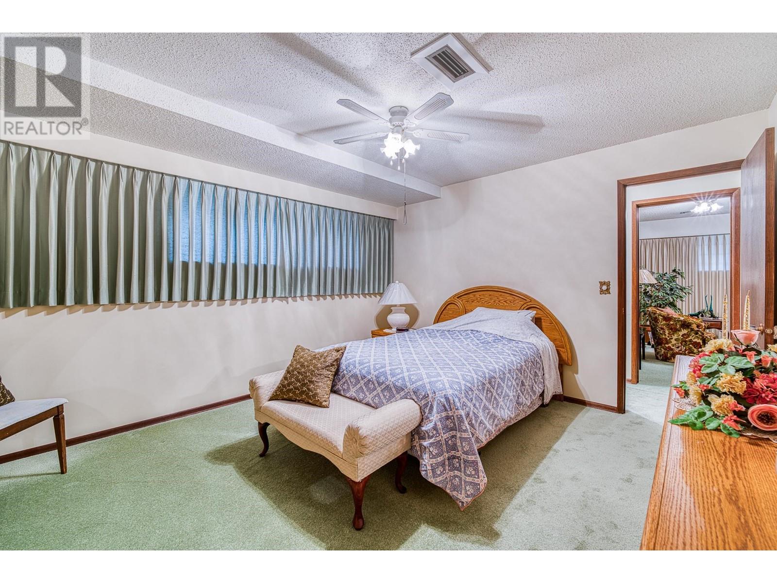 Photo 17 of 896 E 56th Avenue, Vancouver BC