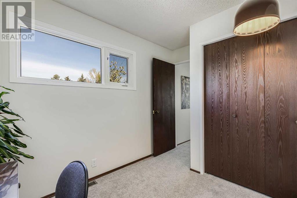 Single Family House for Sale in  Edgehill Drive NW Edgemont Calgary 