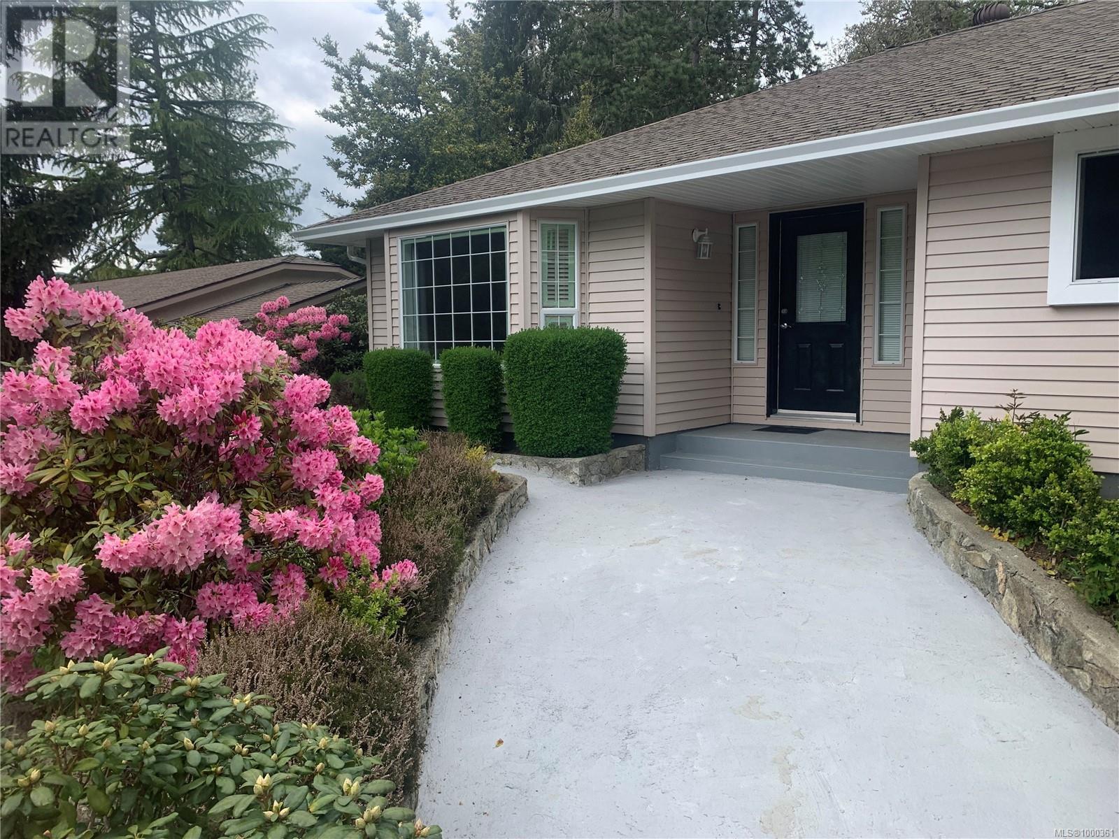 1018 Benvenuto Ave, Central Saanich