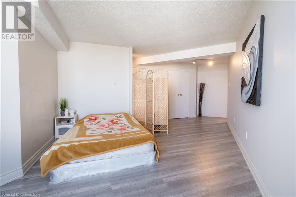 Photo 19 of 3650 Kaneff Crescent Unit 2302, Mississauga ON