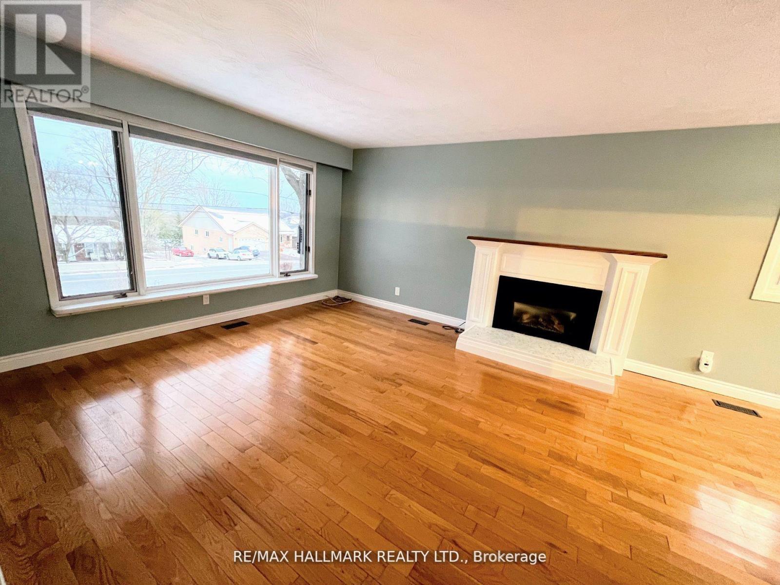 Photo 10 of 587 Spillsbury Drive, Peterborough West ON