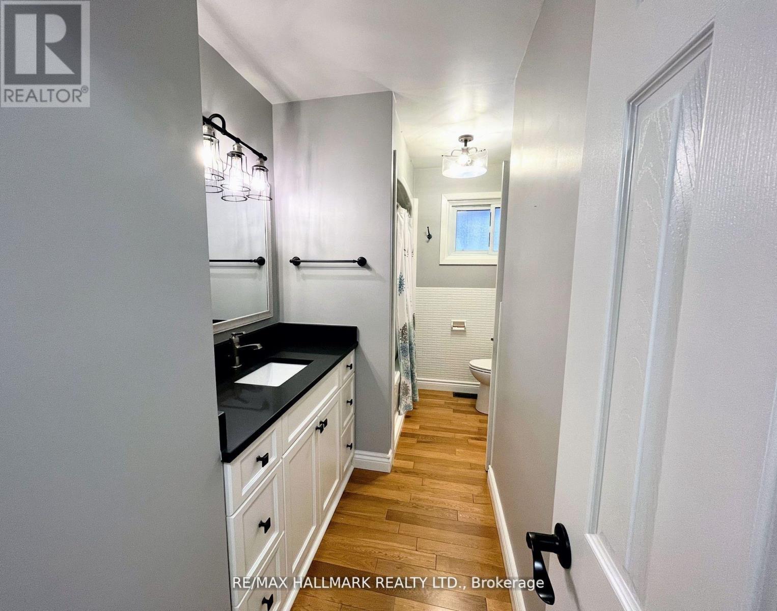 Photo 11 of 587 Spillsbury Drive, Peterborough West ON