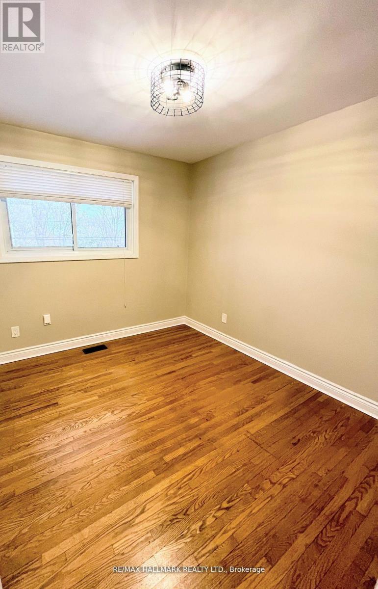 Photo 13 of 587 Spillsbury Drive, Peterborough West ON