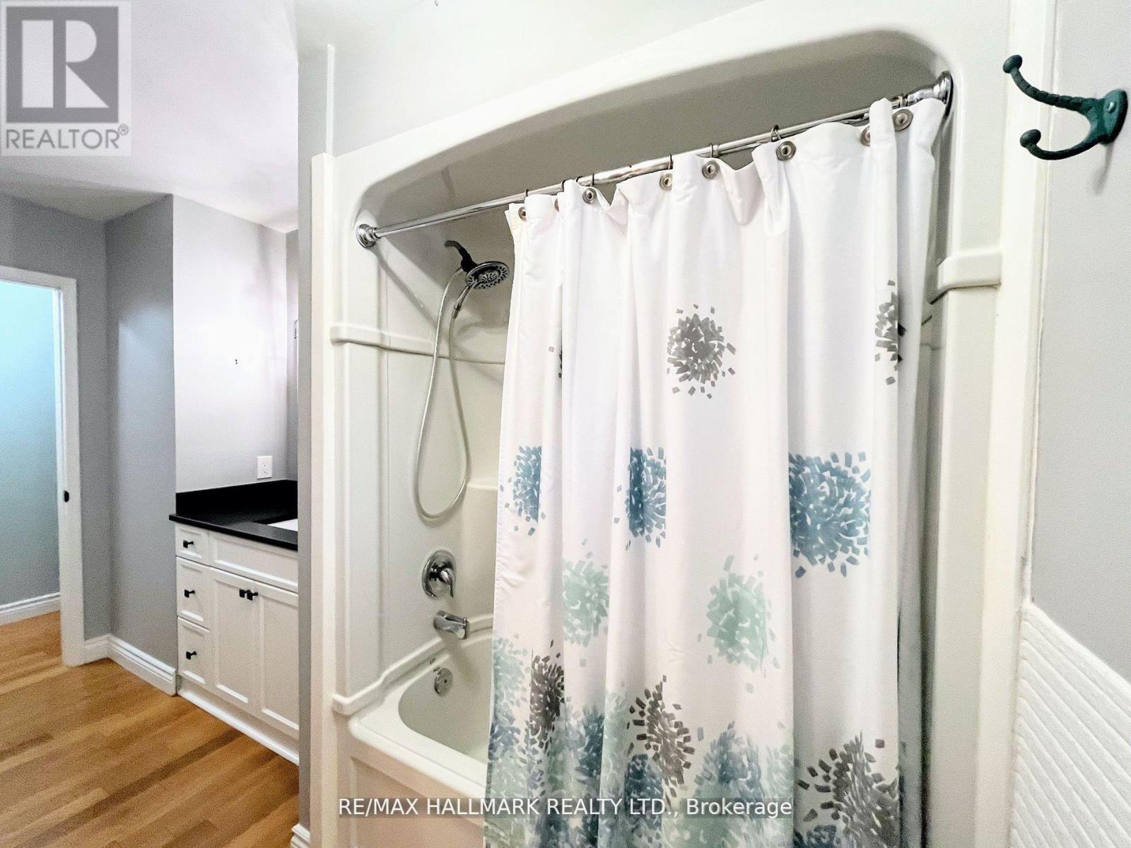 Photo 16 of 587 Spillsbury Drive, Peterborough West ON