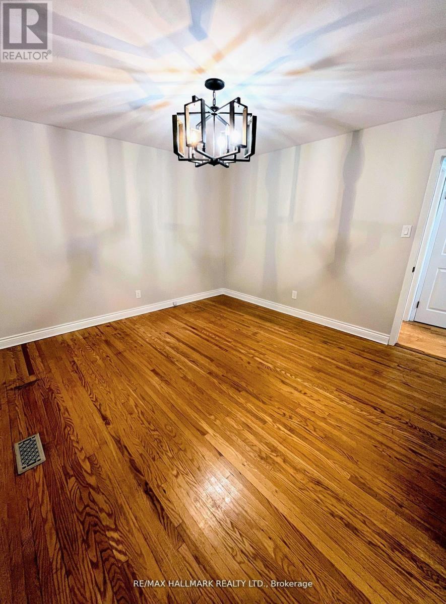 Photo 17 of 587 Spillsbury Drive, Peterborough West ON