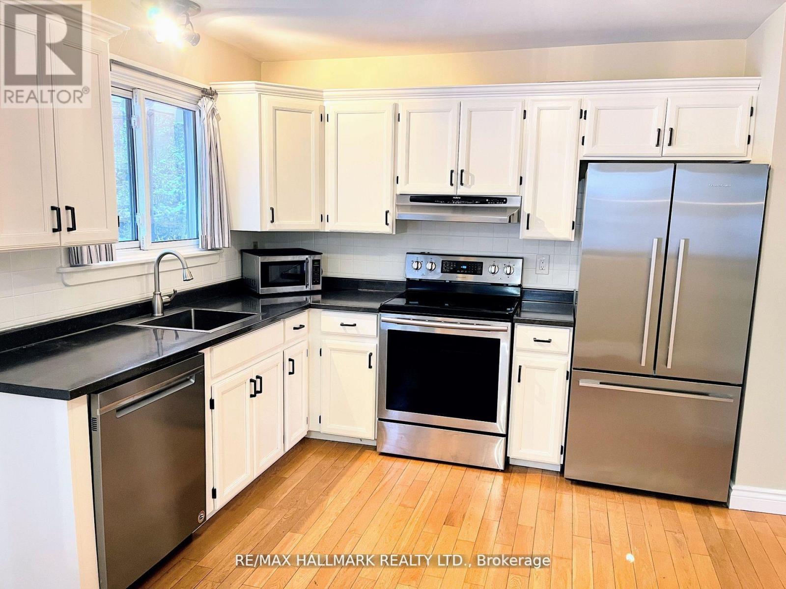 Photo 3 of 587 Spillsbury Drive, Peterborough West ON