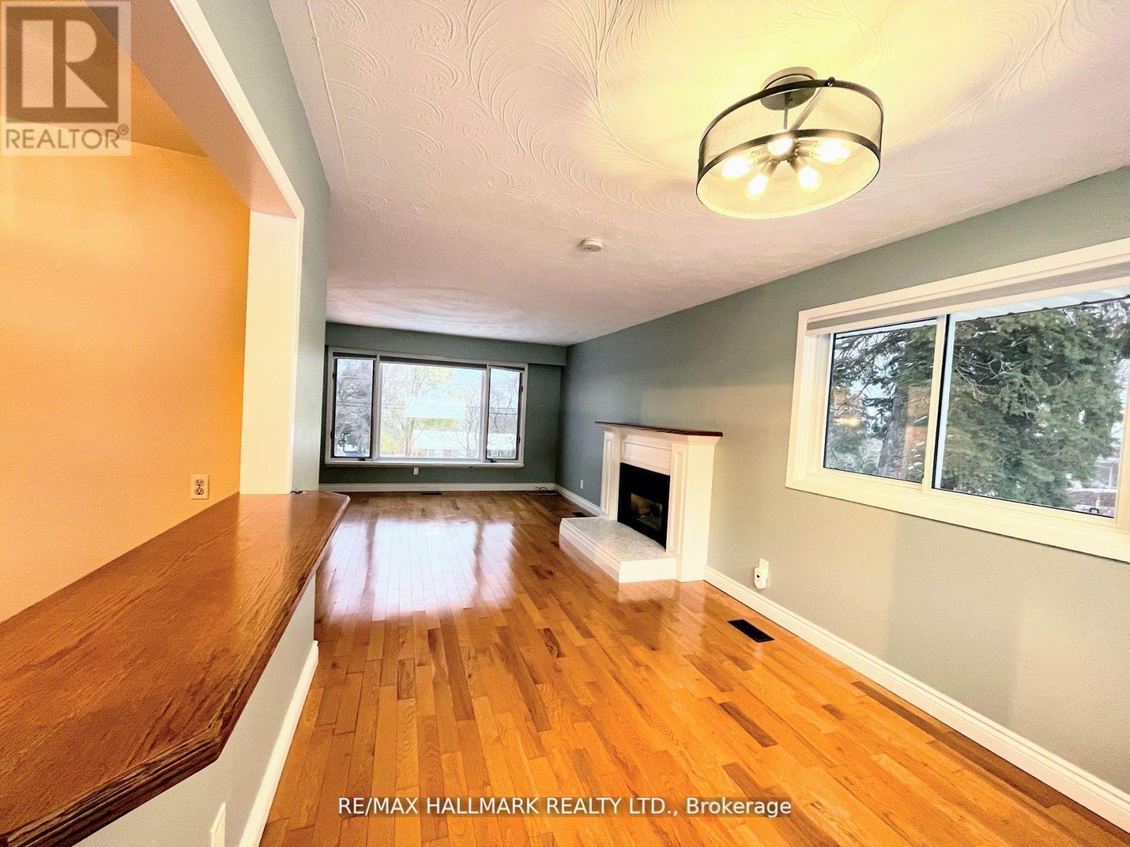 Photo 7 of 587 Spillsbury Drive, Peterborough West ON
