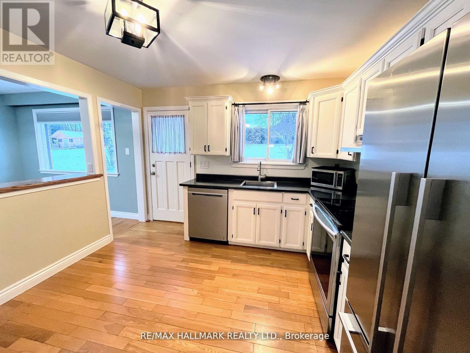 Photo 8 of 587 Spillsbury Drive, Peterborough West ON