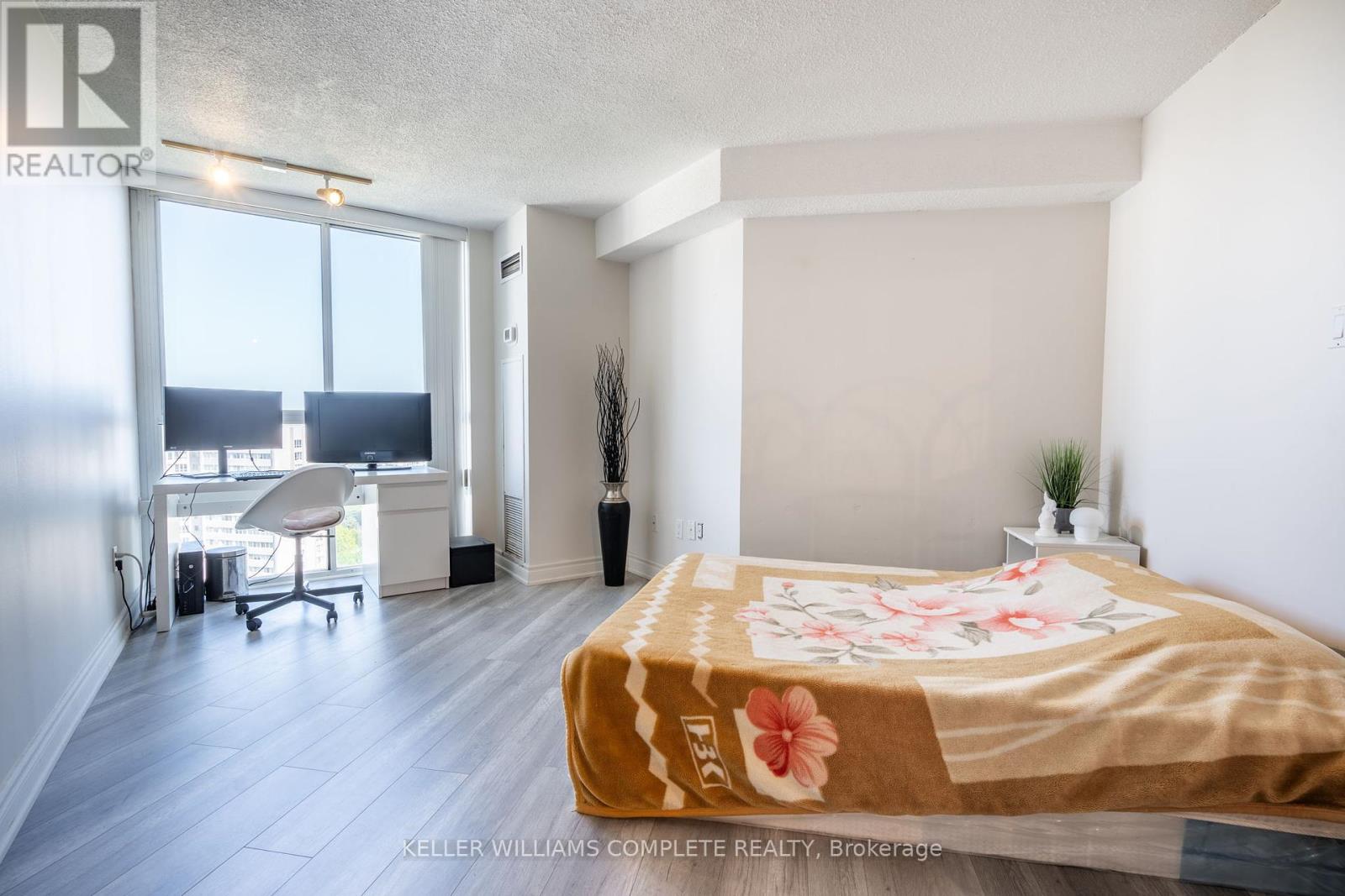 Photo 18 of 2302 3650 Kaneff Crescent, Mississauga ON