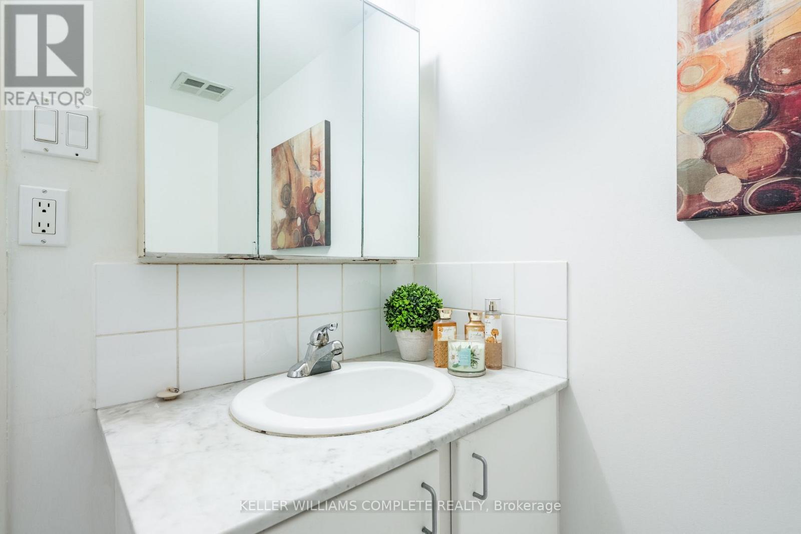 Photo 25 of 2302 3650 Kaneff Crescent, Mississauga ON