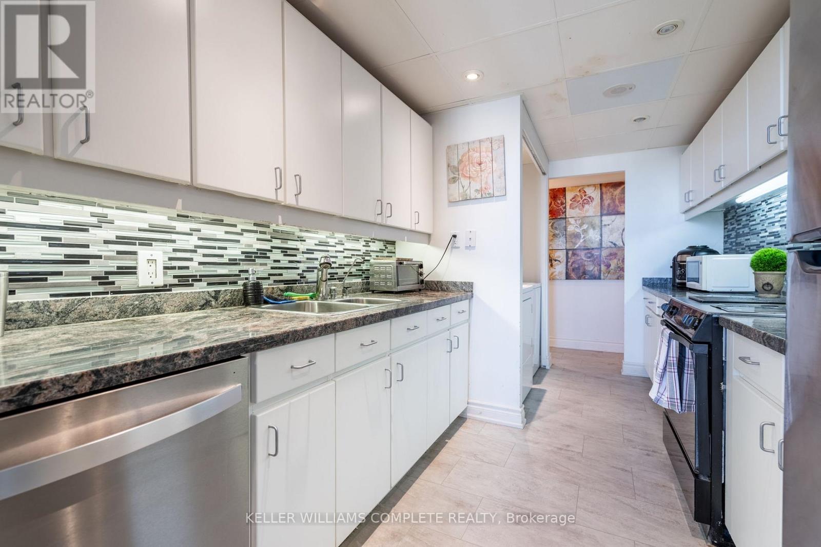 Photo 9 of 2302 3650 Kaneff Crescent, Mississauga ON