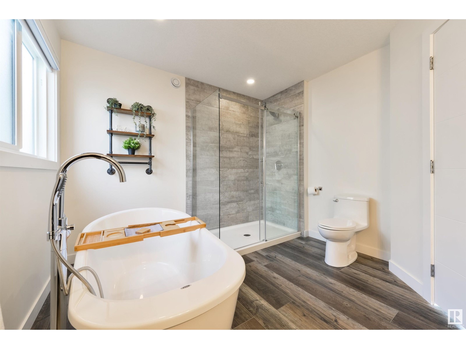 11511 24 AV NW, Edmonton