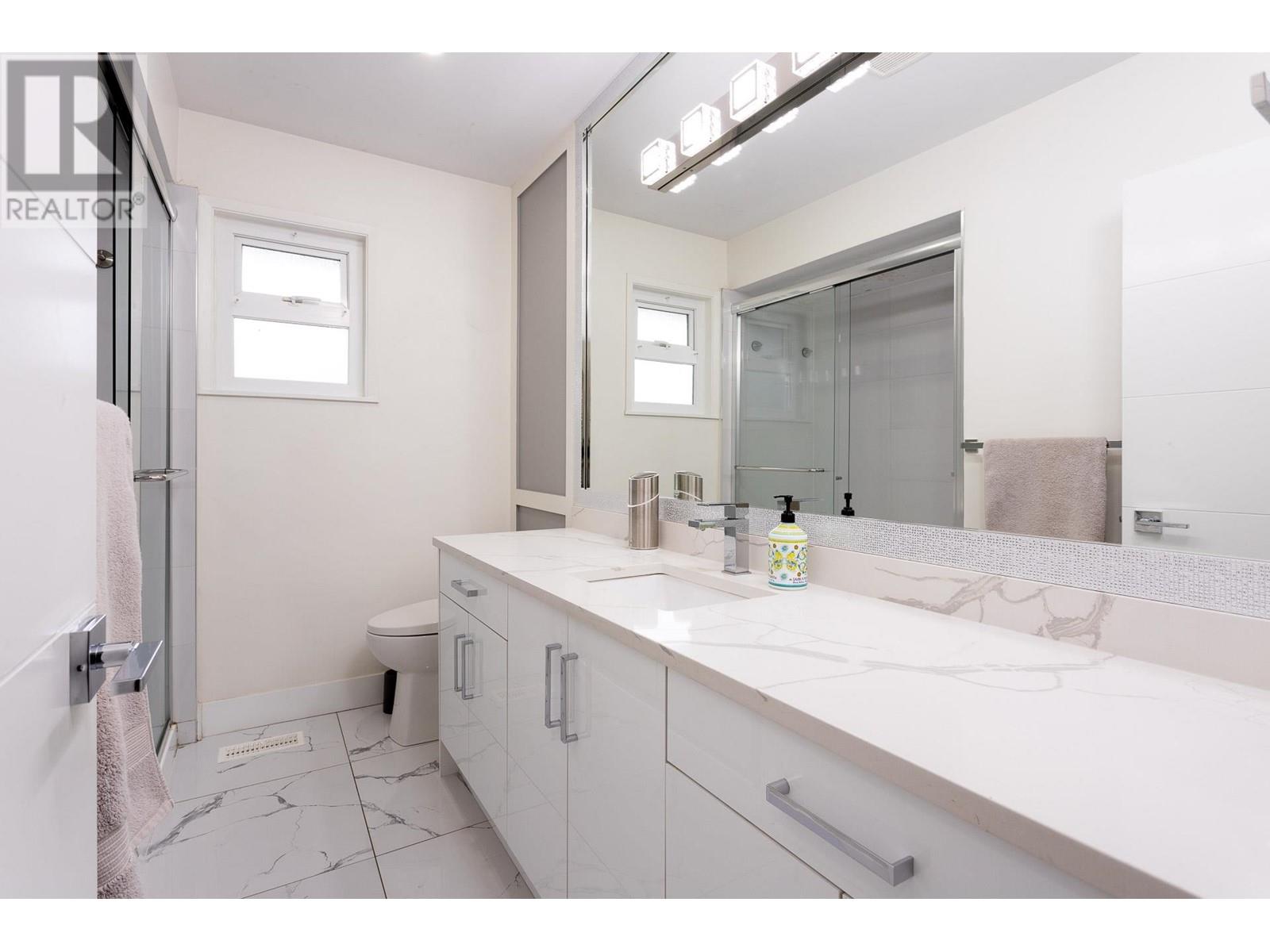 Photo 23 of 1624 Coquitlam Avenue, Port Coquitlam BC