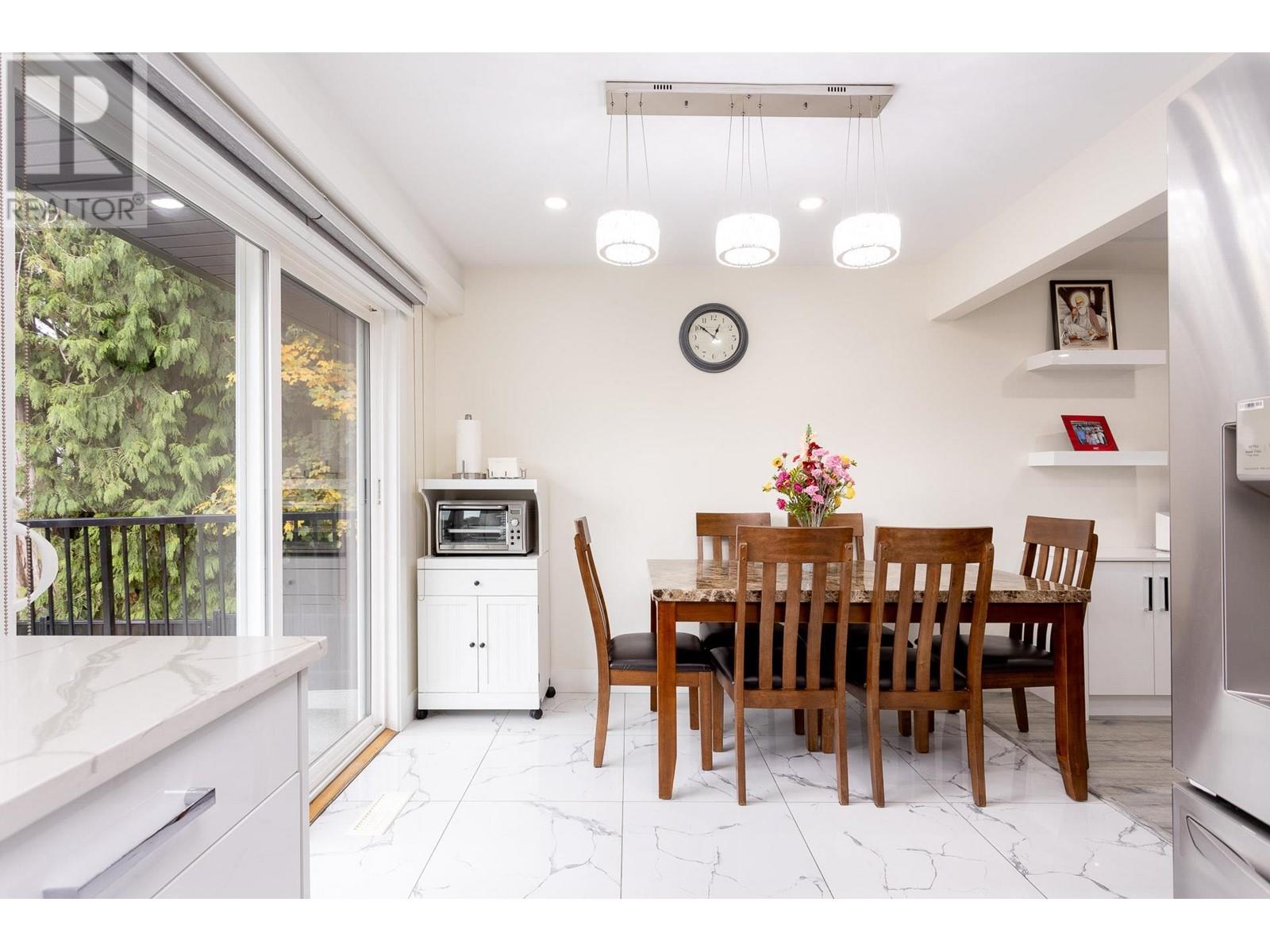 Photo 12 of 1624 Coquitlam Avenue, Port Coquitlam BC