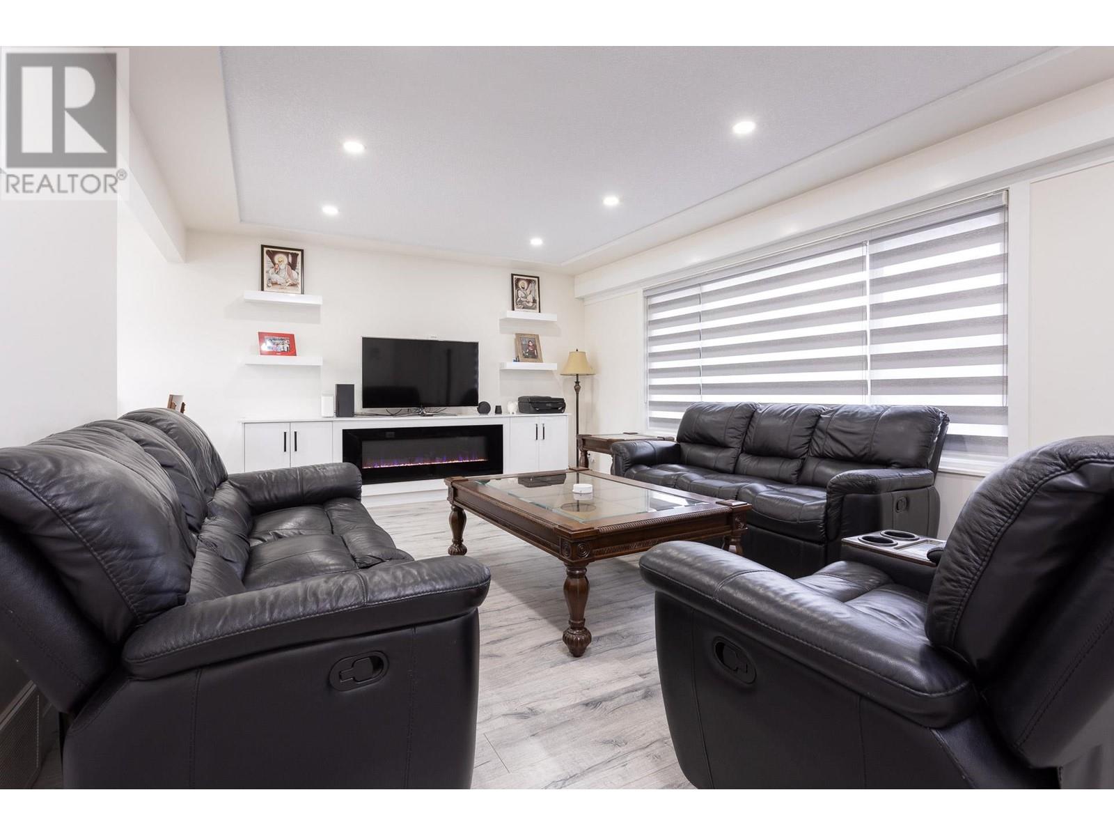 Photo 7 of 1624 Coquitlam Avenue, Port Coquitlam BC