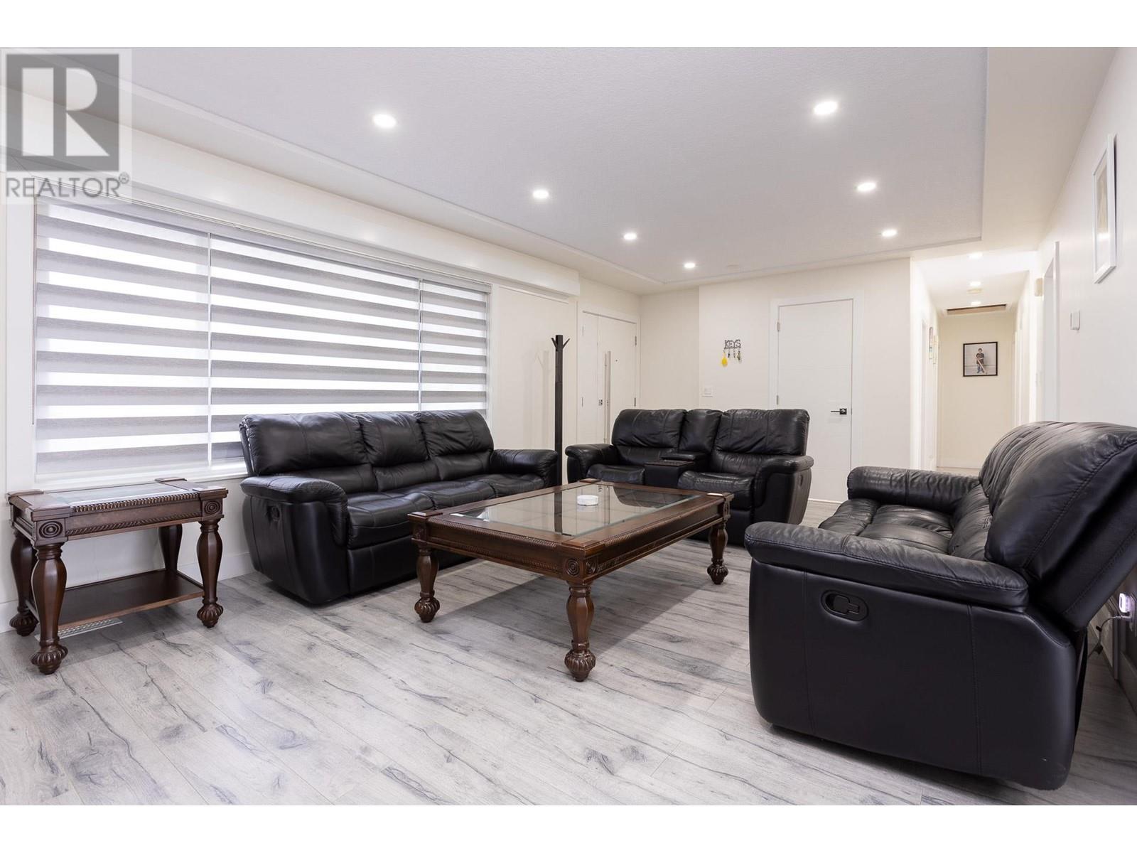 Photo 10 of 1624 Coquitlam Avenue, Port Coquitlam BC