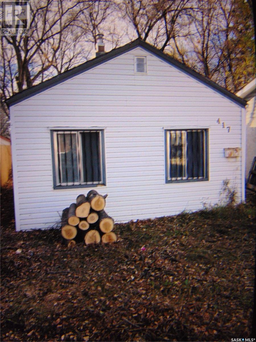 Photo 5 of 417 F Avenue S, Saskatoon SK