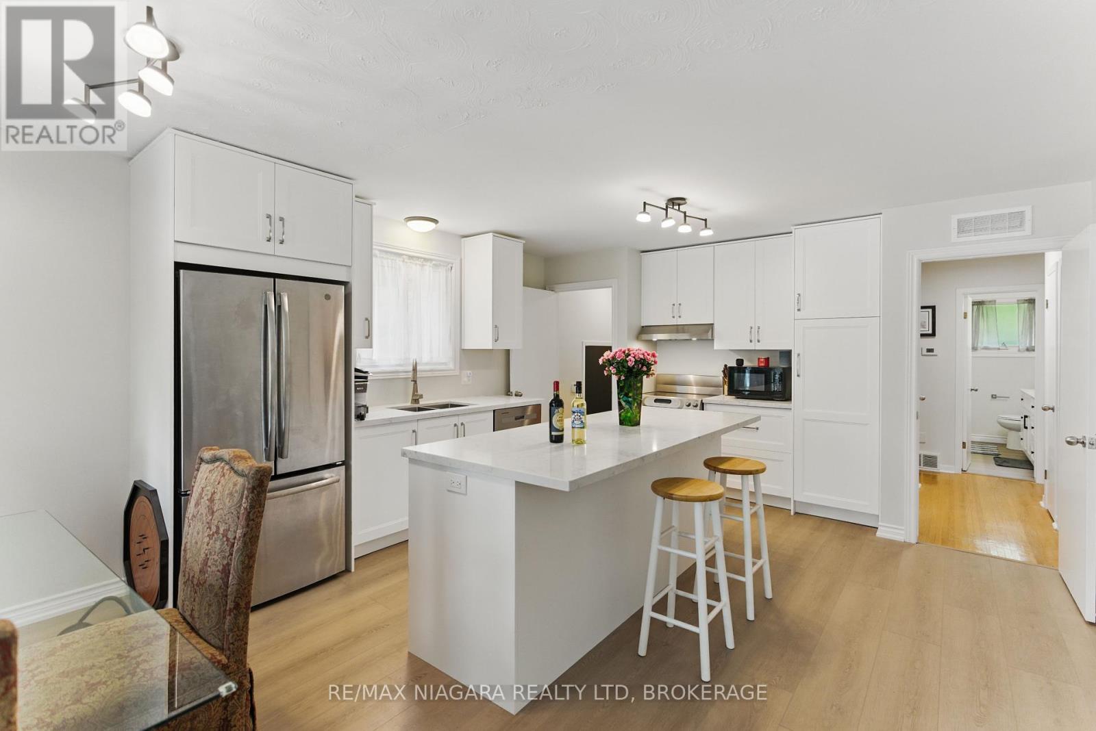 Photo 10 of 84 Regent Drive, St Catharines ON