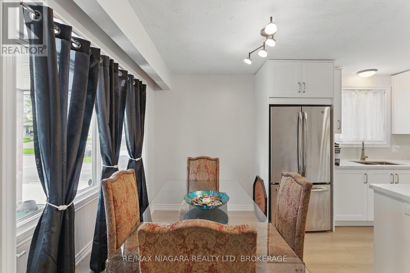 Photo 12 of 84 Regent Drive, St Catharines ON