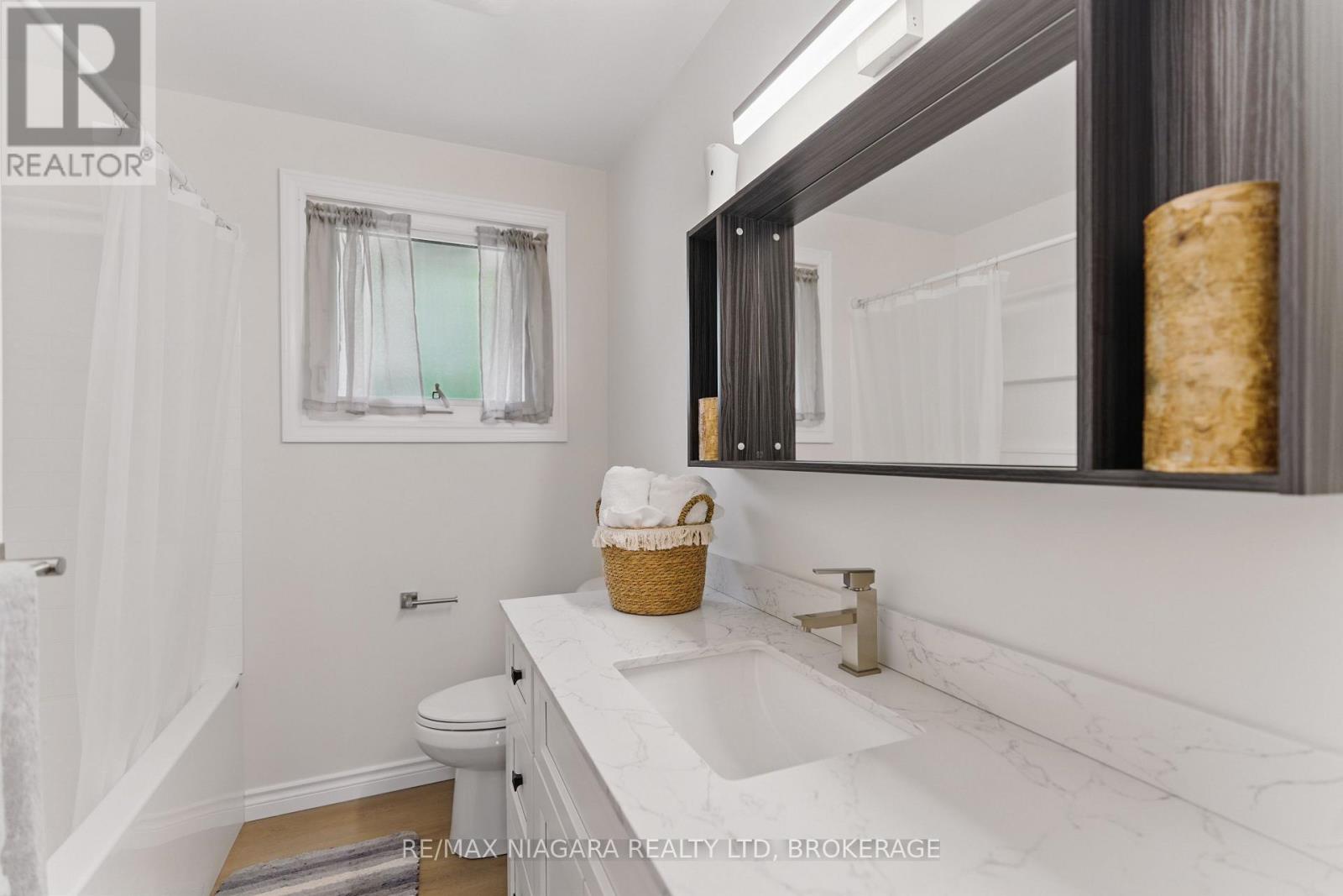 Photo 21 of 84 Regent Drive, St Catharines ON