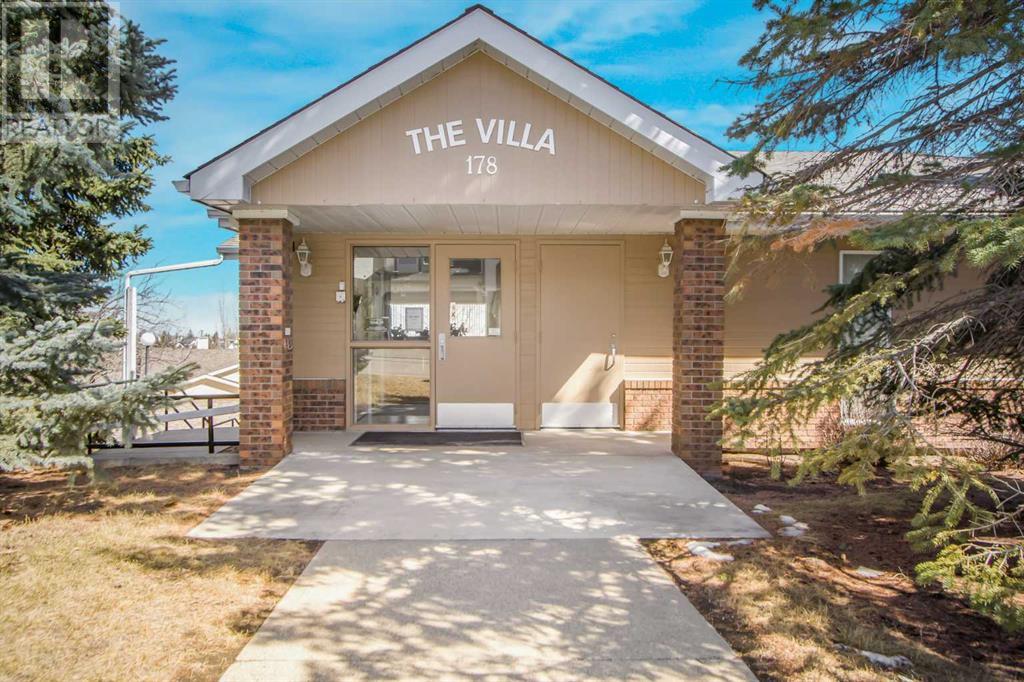 Single Family House for Sale in  Strathaven Circle SW Strathcona Park Calgary 