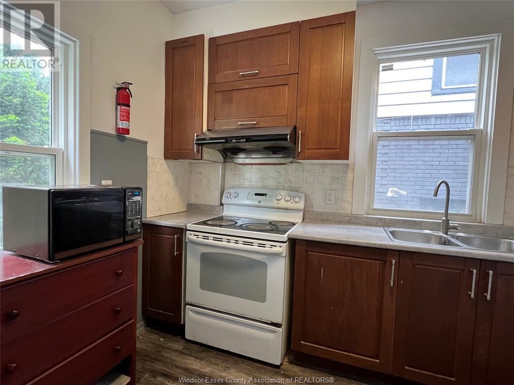 Photo 12 of 359 Randolph, Windsor ON