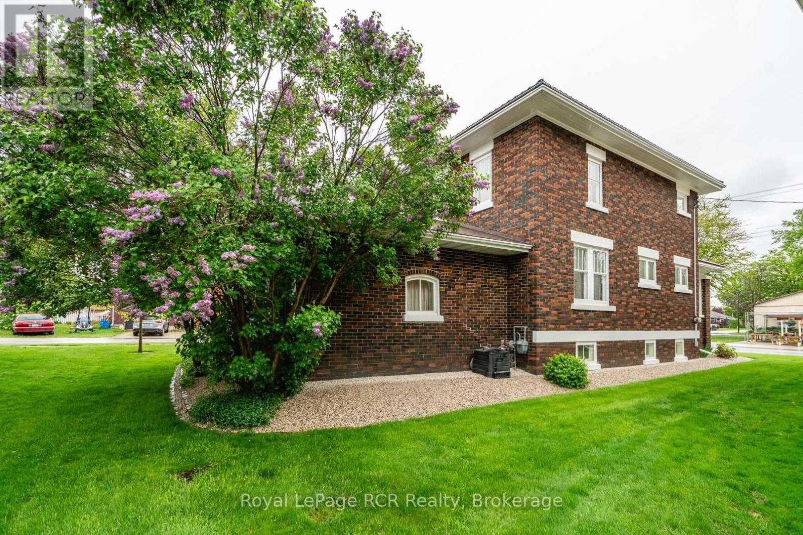 Photo 5 of 57 Elora Street N, Minto ON