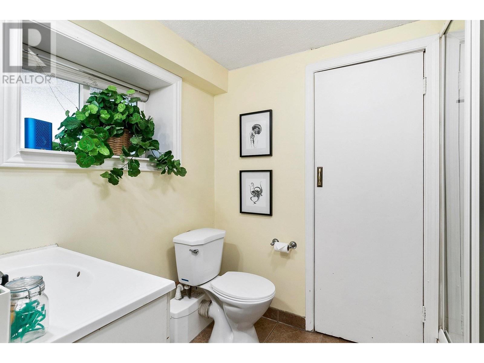 Photo 18 of 958 Stockwell Avenue, Kelowna BC