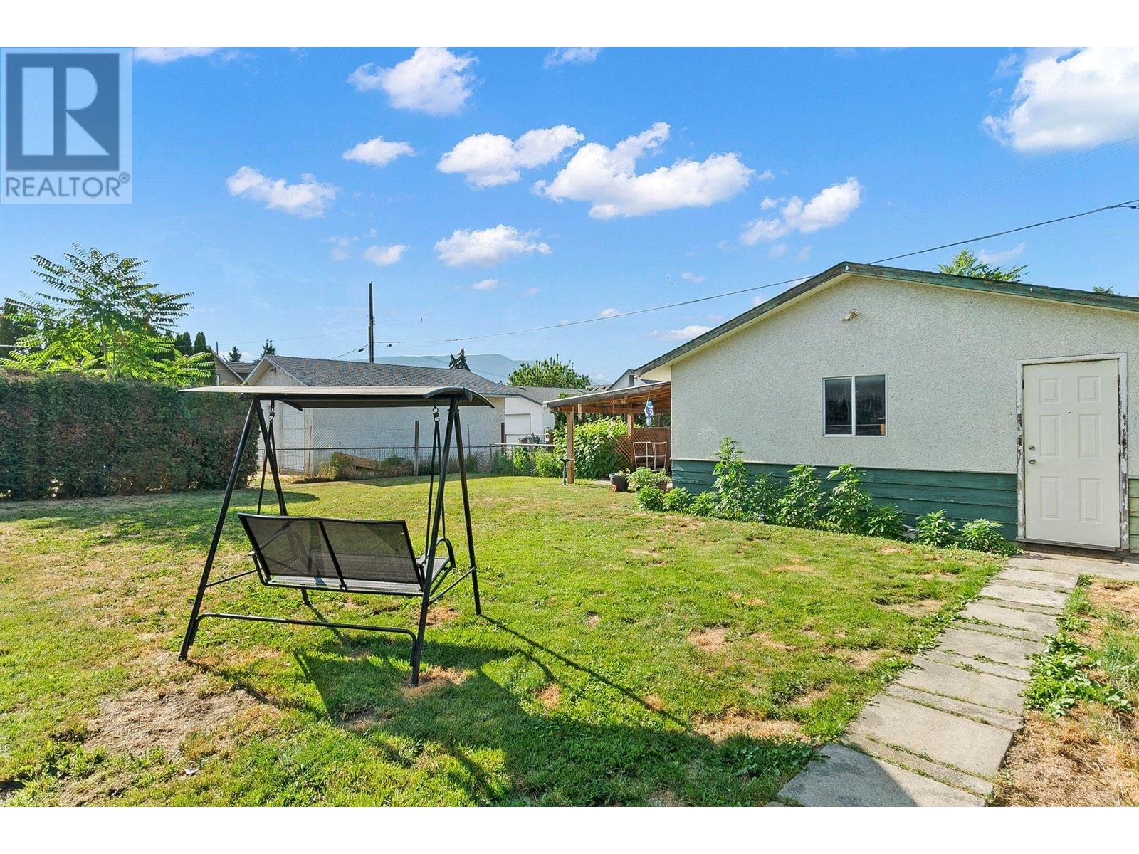 Photo 27 of 958 Stockwell Avenue, Kelowna BC