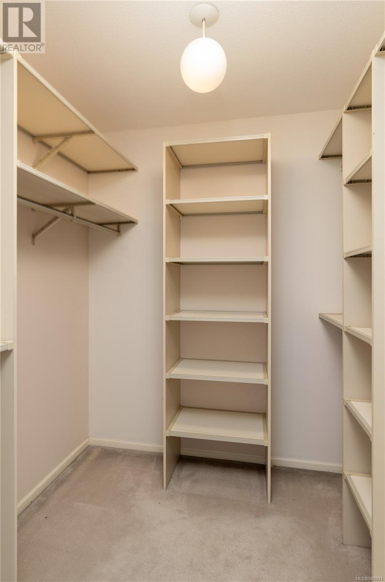 Single Family House for Sale in   Belmont Ave Rockland Victoria 