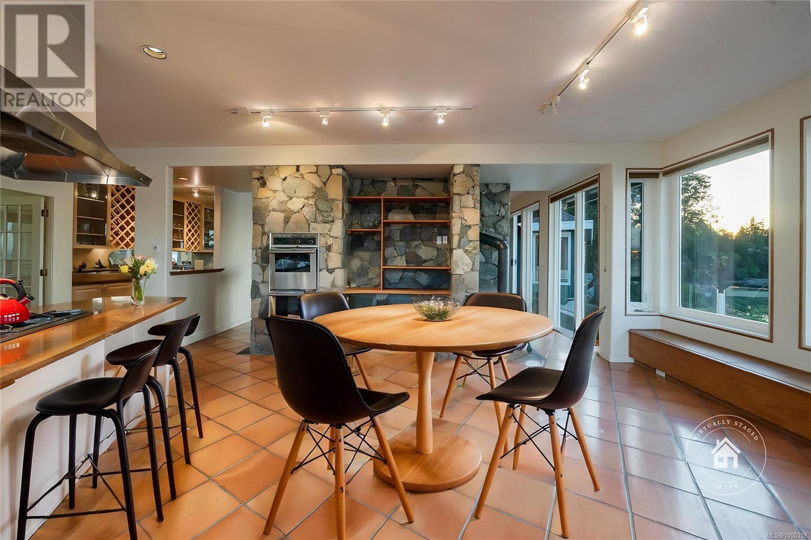 1555 Seacrest Rd, Nanoose Bay