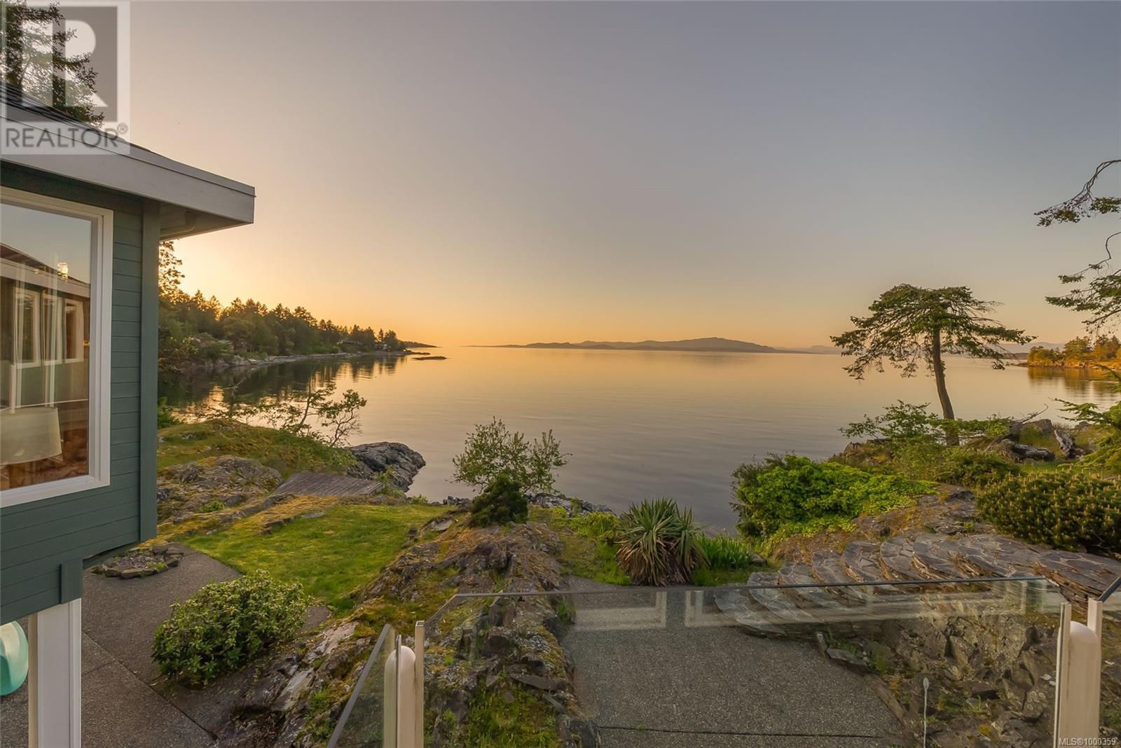 1555 Seacrest Rd, Nanoose Bay