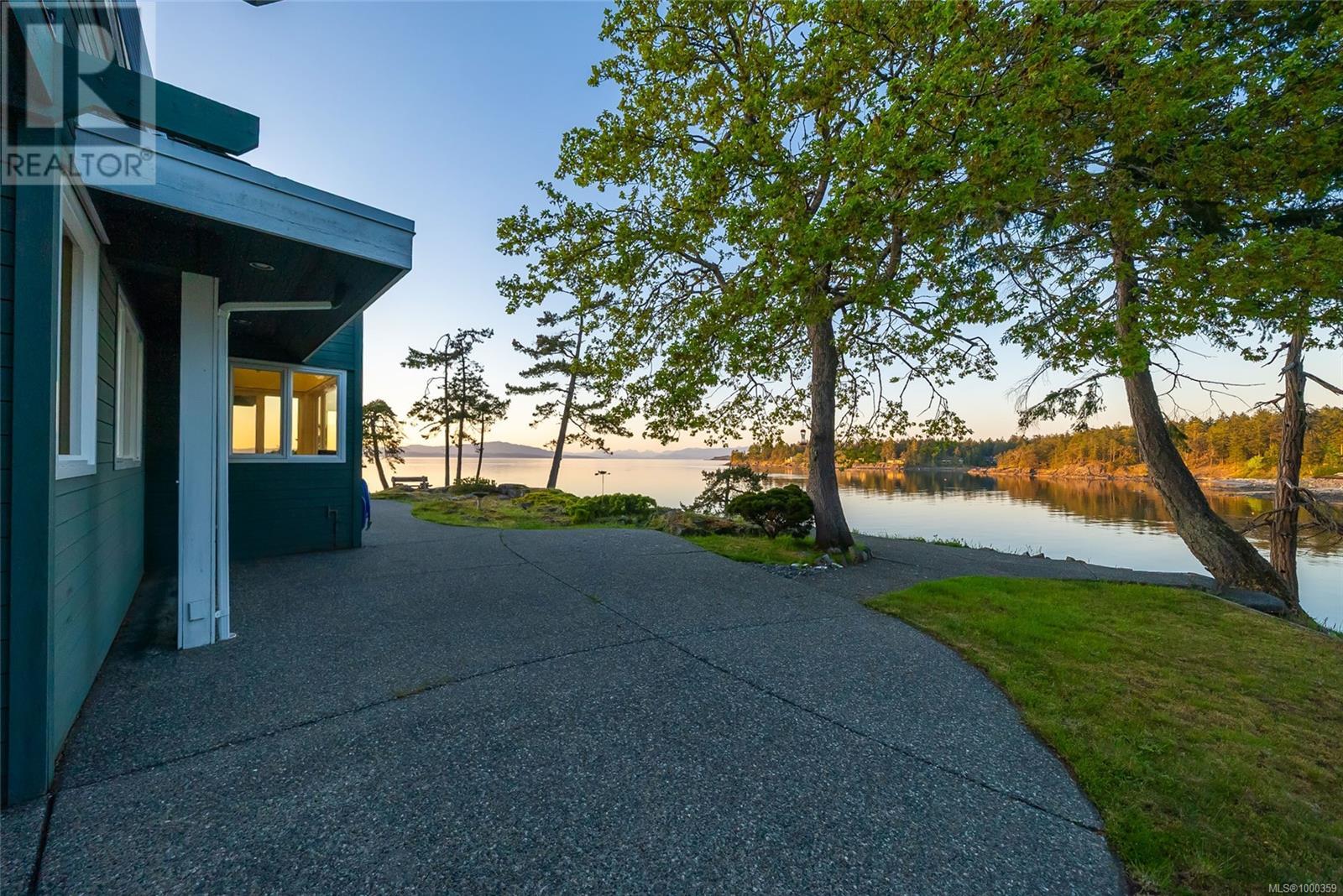 1555 Seacrest Rd, Nanoose Bay