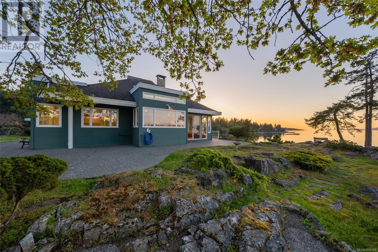 1555 Seacrest Rd, Nanoose Bay