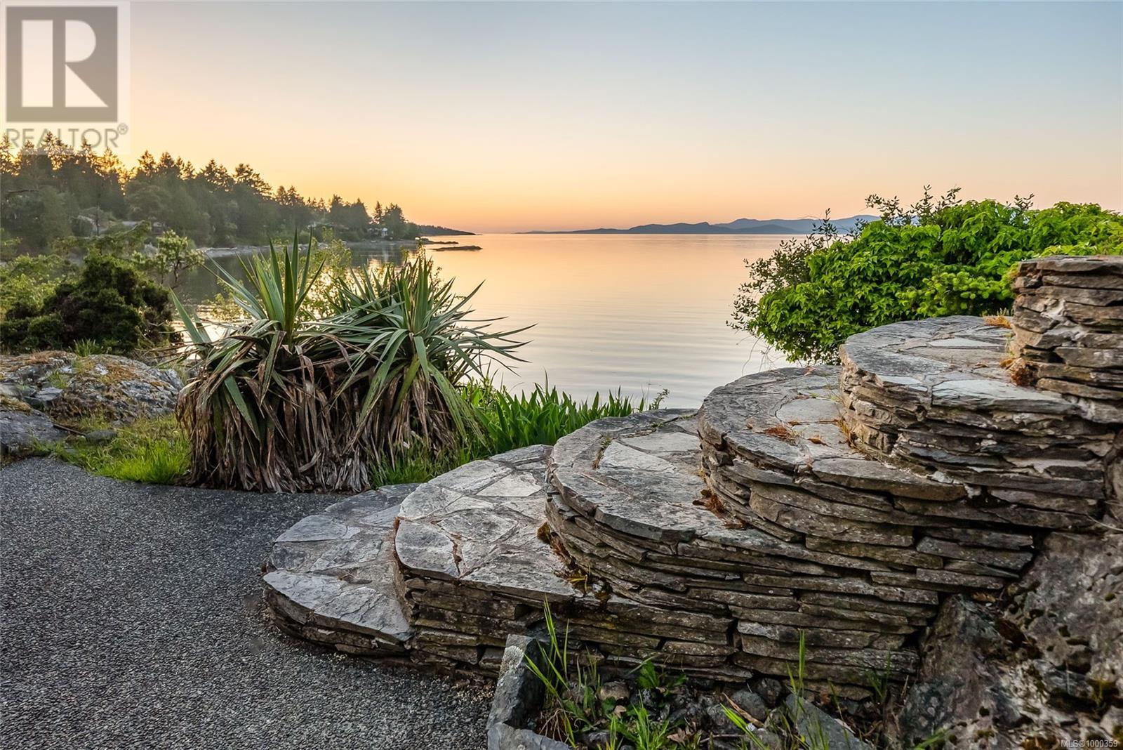 1555 Seacrest Rd, Nanoose Bay