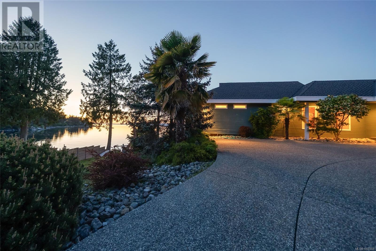 1555 Seacrest Rd, Nanoose Bay
