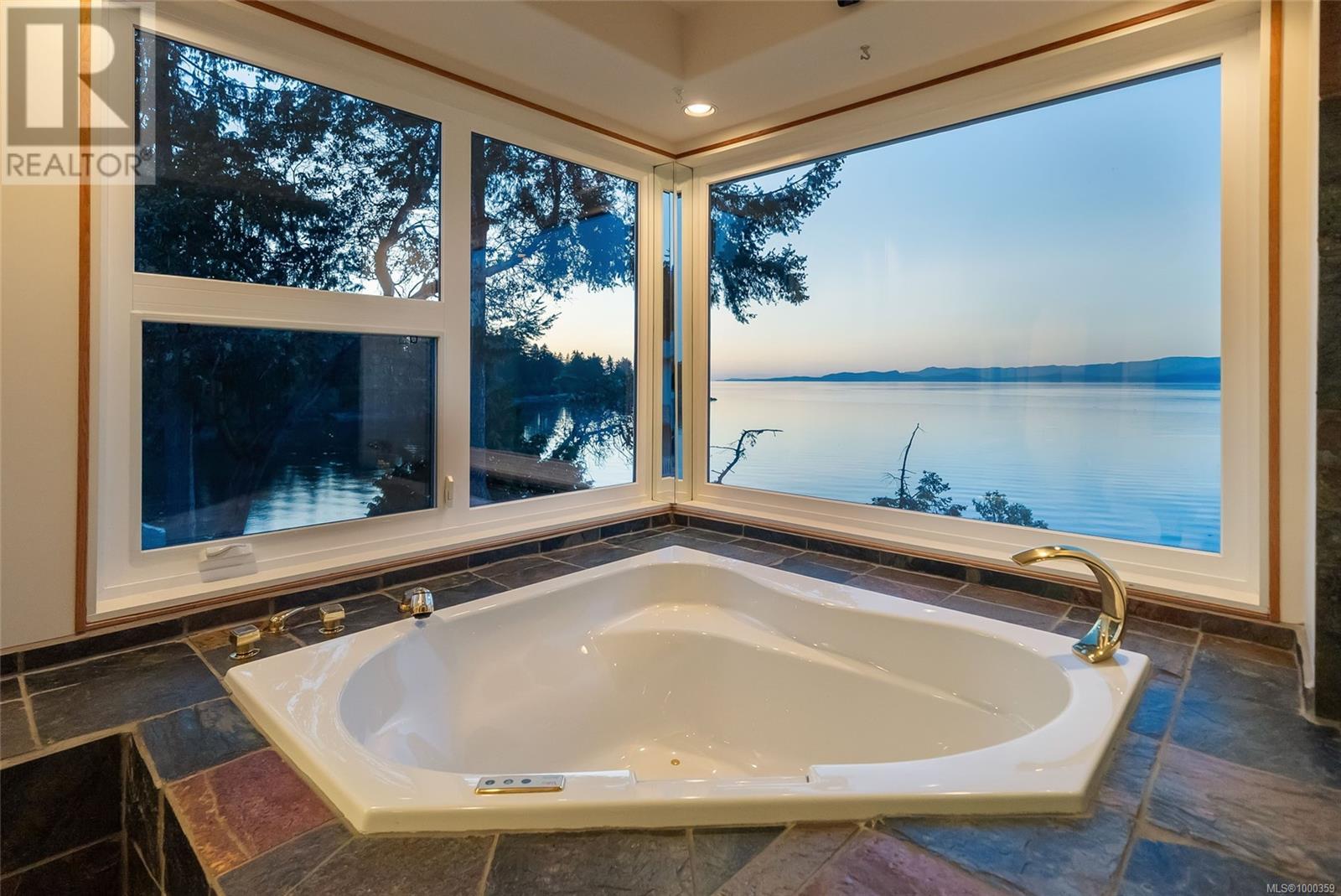 1555 Seacrest Rd, Nanoose Bay