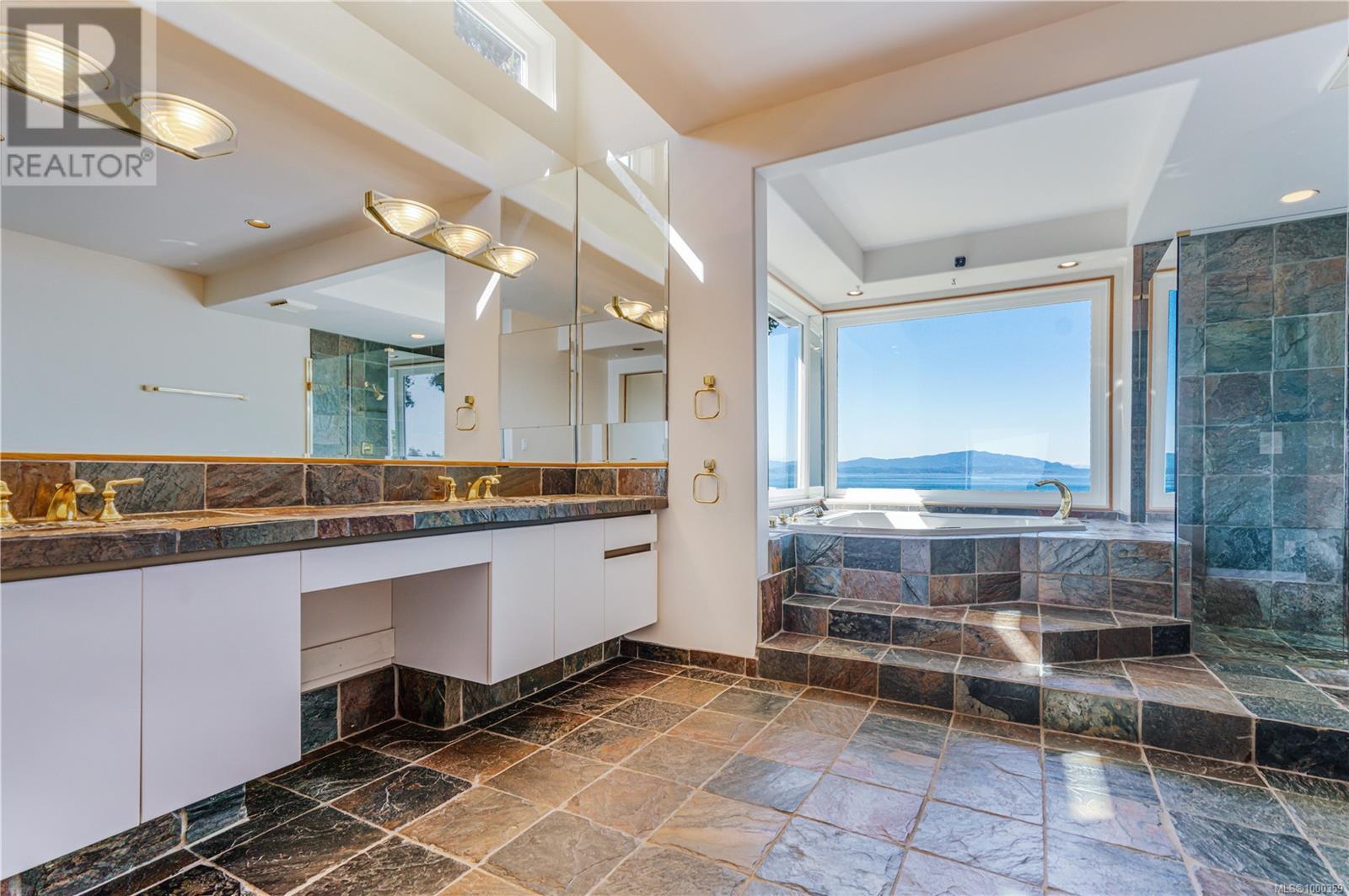 1555 Seacrest Rd, Nanoose Bay