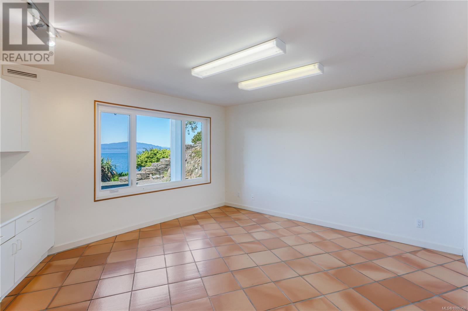 1555 Seacrest Rd, Nanoose Bay