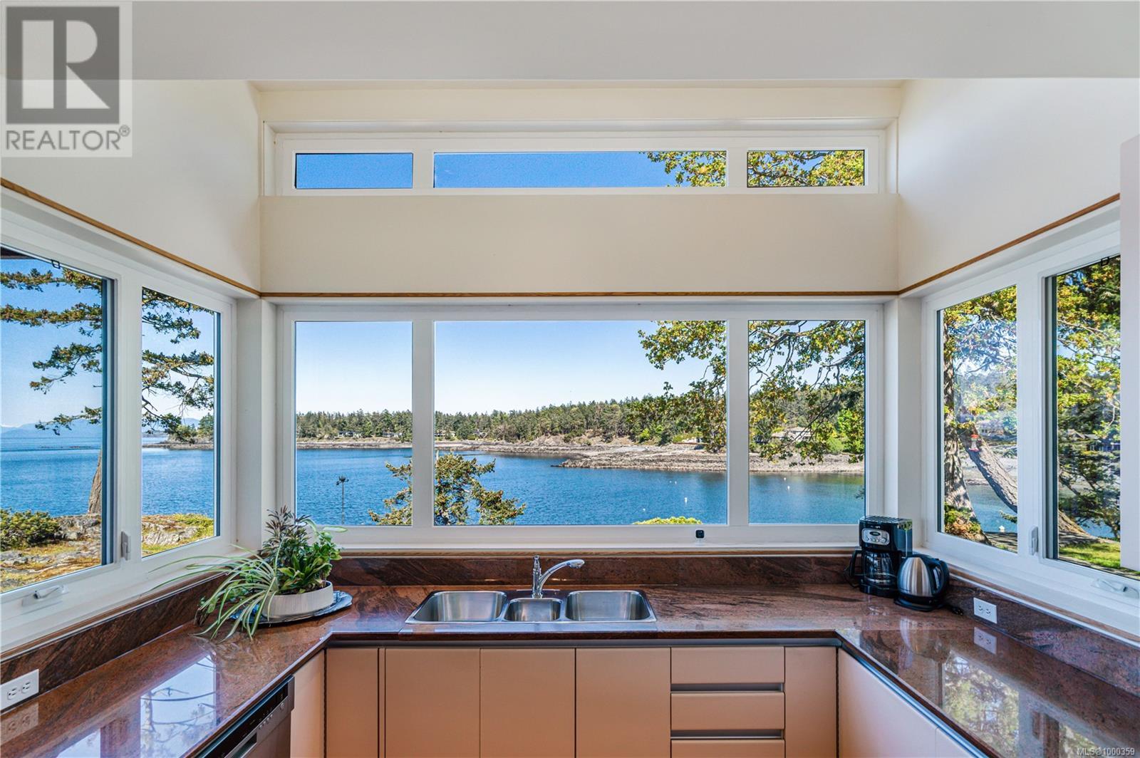 1555 Seacrest Rd, Nanoose Bay