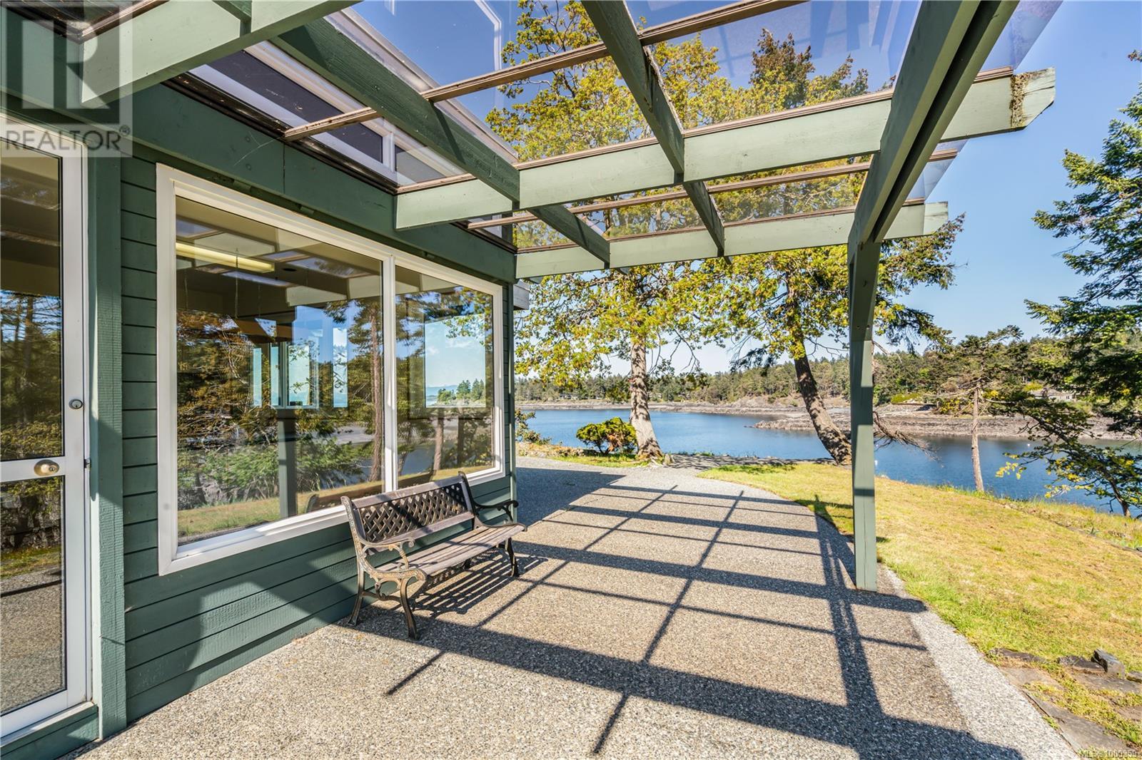 1555 Seacrest Rd, Nanoose Bay