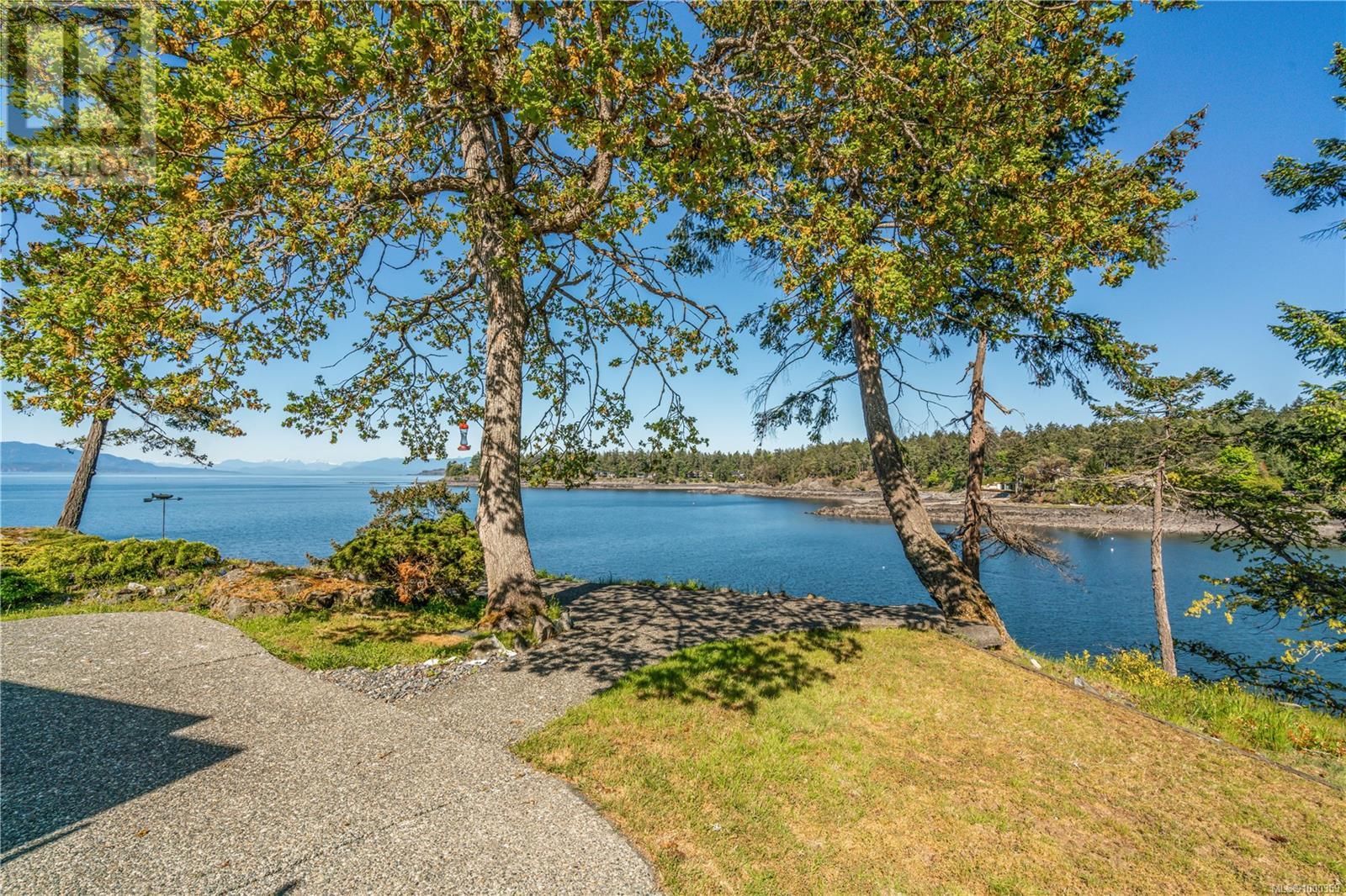 1555 Seacrest Rd, Nanoose Bay