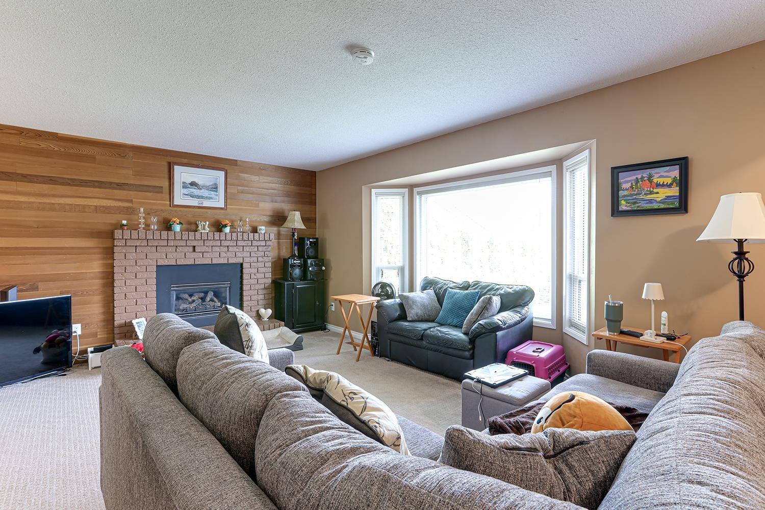 Photo 9 of 20925 51 B Avenue, Langley BC