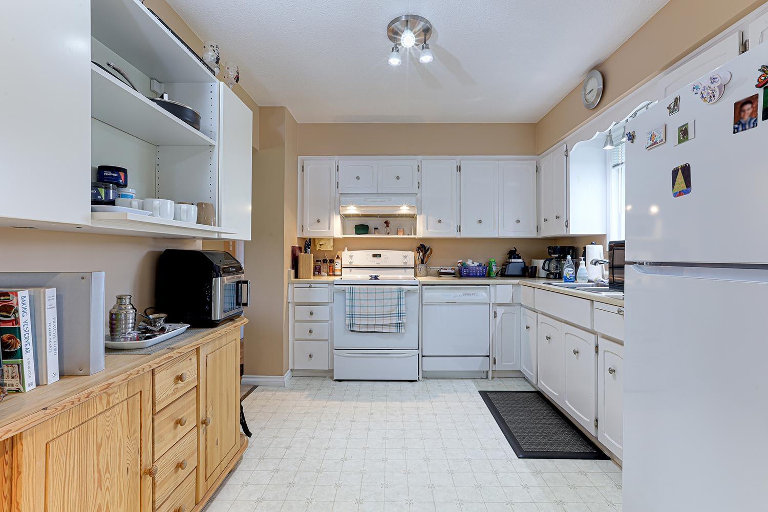 Photo 14 of 20925 51 B Avenue, Langley BC