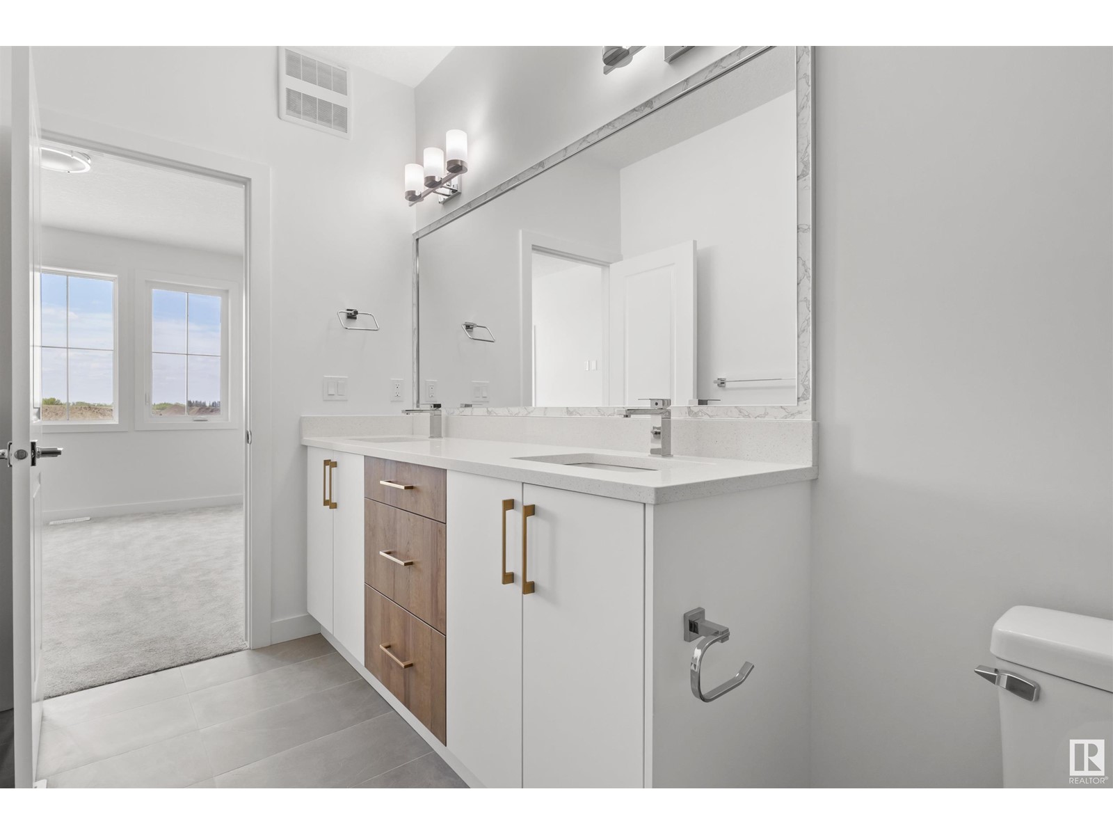 1943 210 NW, Edmonton