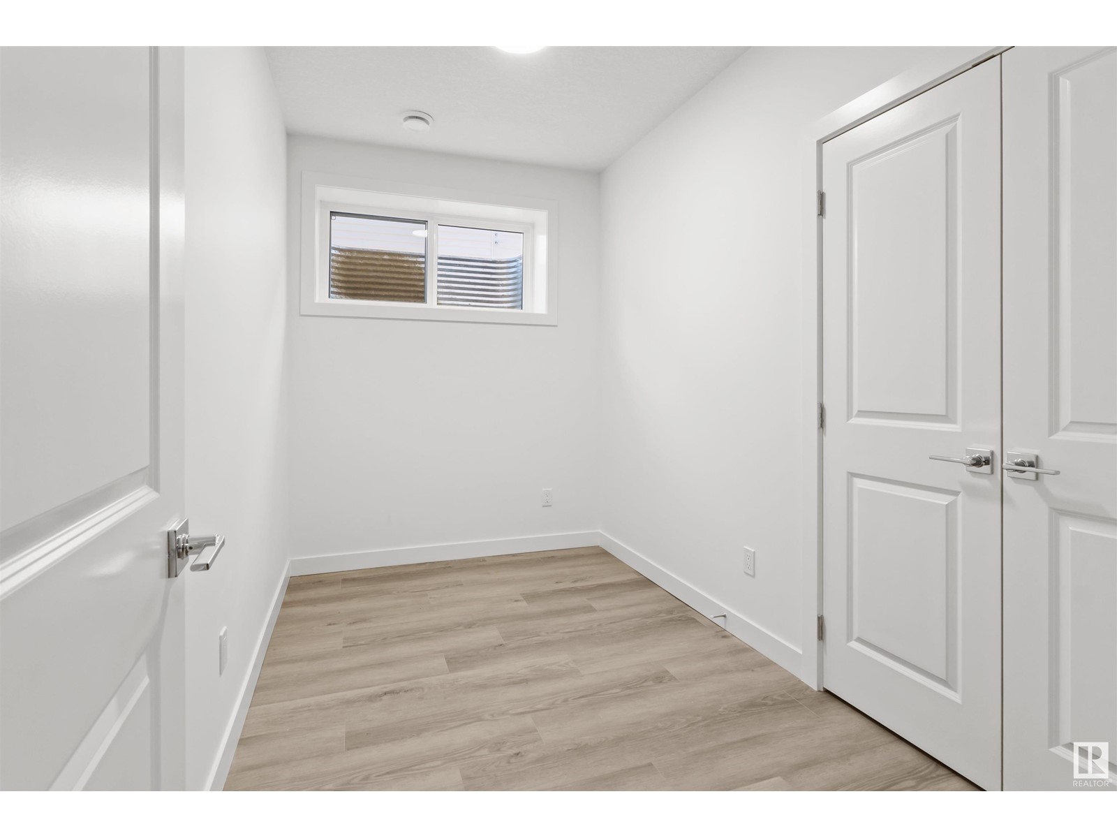 1943 210 NW, Edmonton