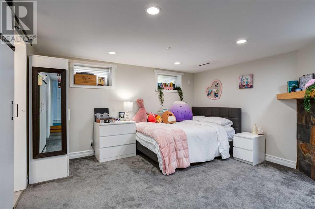 Single Family House 4 Level for Sale in   Avenue SW Rutland Park Calgary 